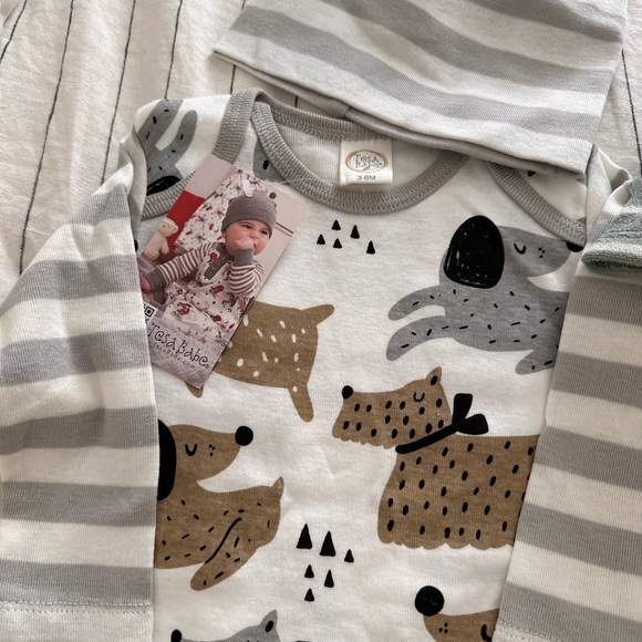 Baby Clothing Set with Stripes and Patterns - Picture 4 of 9